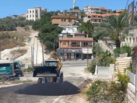 مشروع تعبيد مدخل وشوارع حي "المفجر" في بلدة كفرقرع